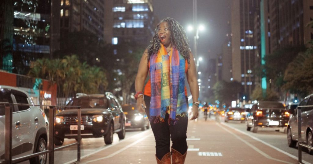 Elleyne in São Paulo at night